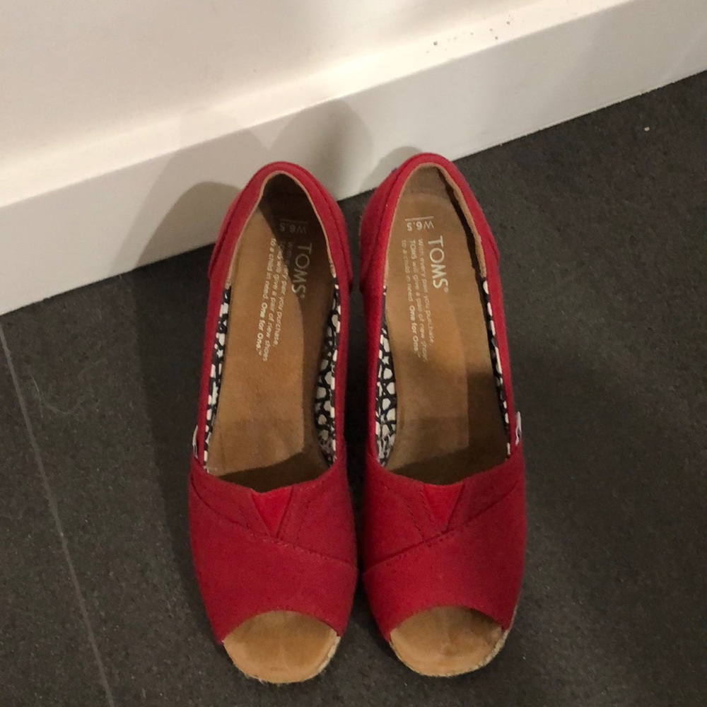 EUC TOMS wedges